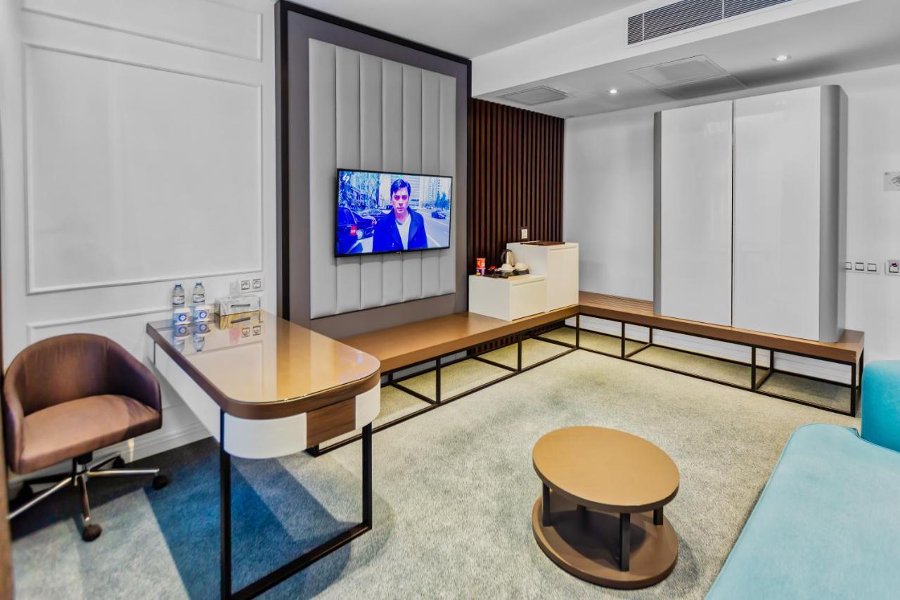 Ivy Garden Hotel Баку Екстериор снимка The interior of the new lounge