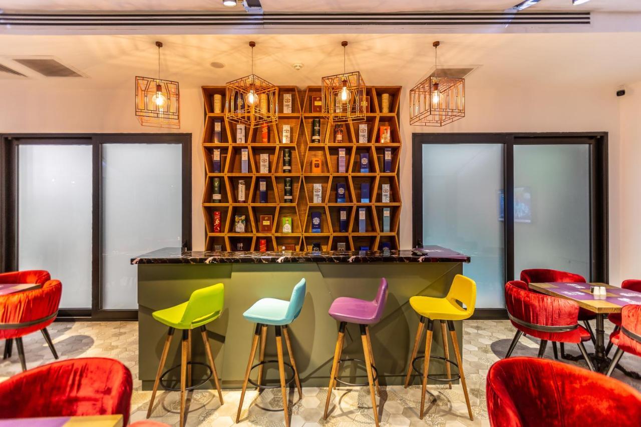 Ivy Garden Hotel Баку Екстериор снимка The bar at the lounge